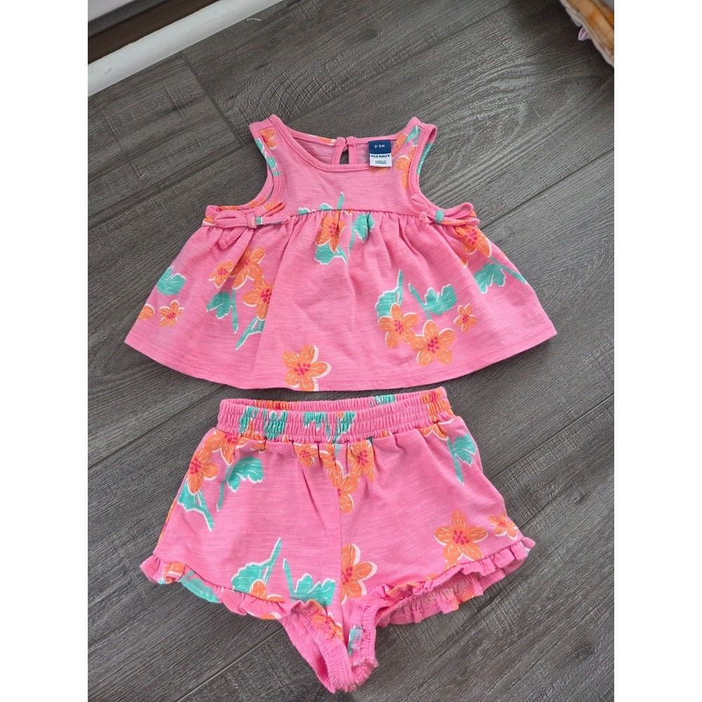 Old navy baby girl outfit 0-3 mos